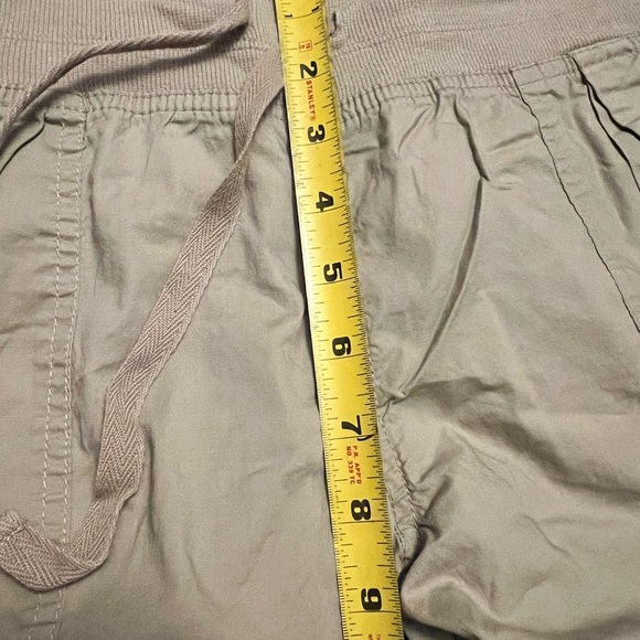 Stylish Ankle & Cropped Pants in Black, Blue, Brown, and Tan. 4 Retro Capri’s - Picture 7 of 16